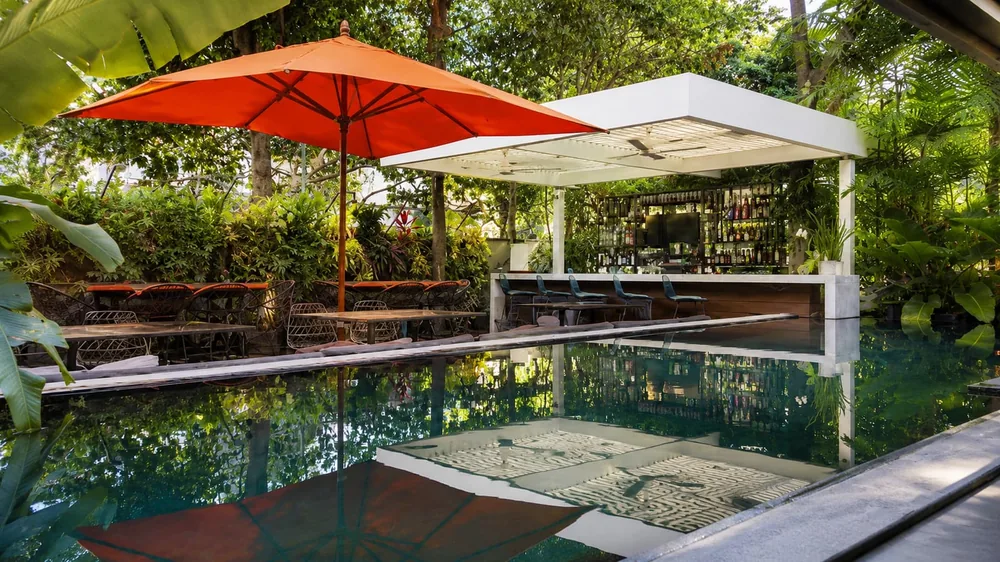Piscina y Barra de la Piscina — THE HOTEL CARACAS
